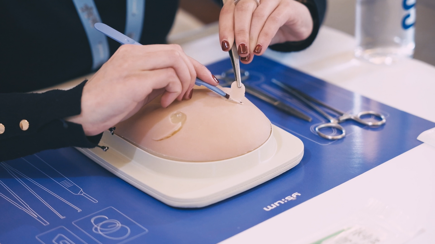 De la sutura al colgajo: práctica de cirugía plástica con simulación de alta fidelidad en COCIE